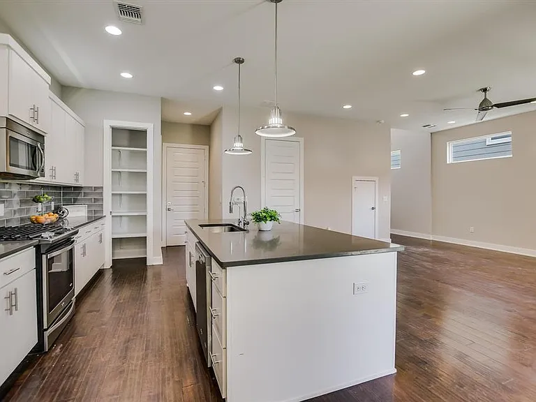 7125 Boyle Dr — Photo 4