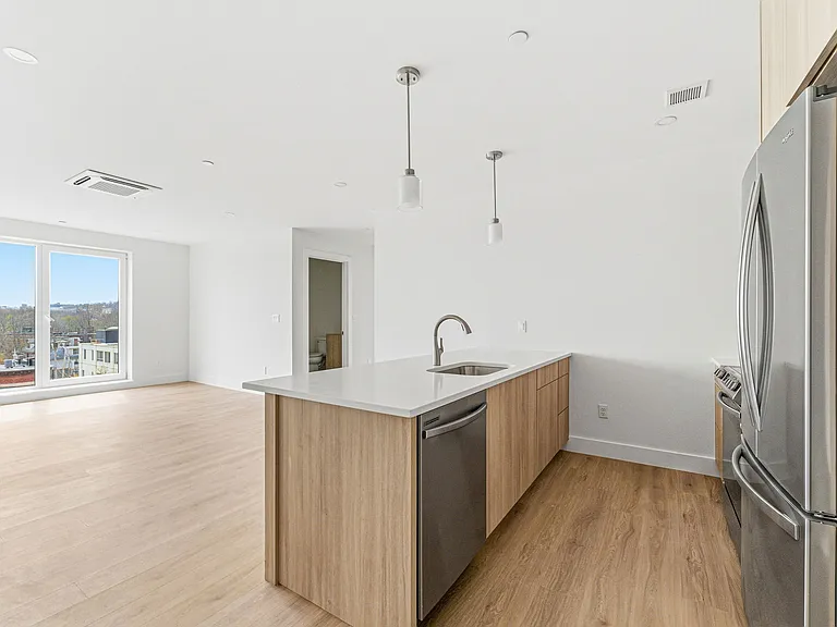 1035 Commonwealth Ave — Photo 101