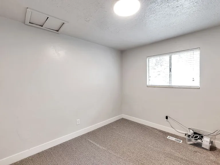 2151 W 300 N — Photo 14