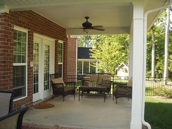 Covered Back Patio & Outdoor Soundsystem