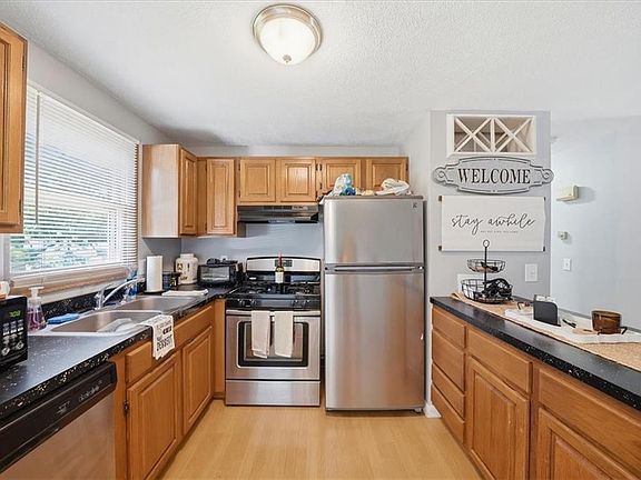 4th image of 287 Mayfield Ave APT 4