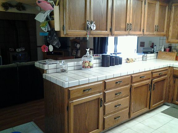 Lots of kitchen cabinets