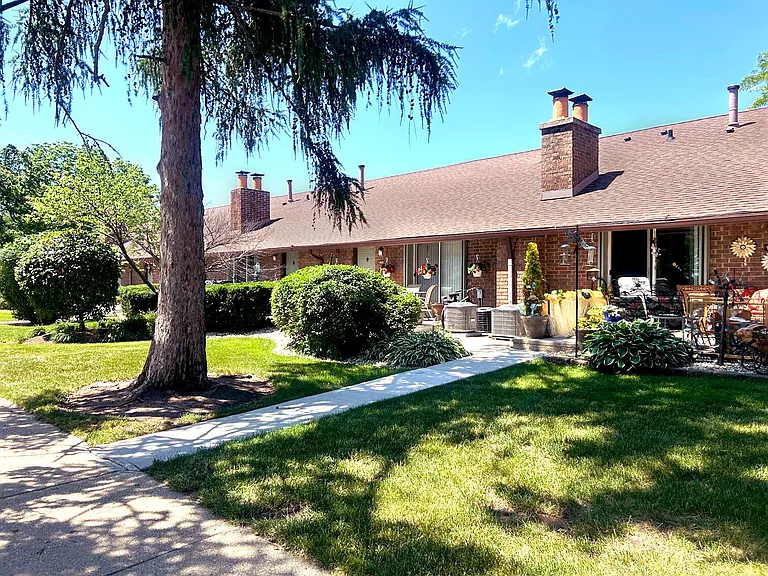 Crystal Lake Apartments — Photo 10
