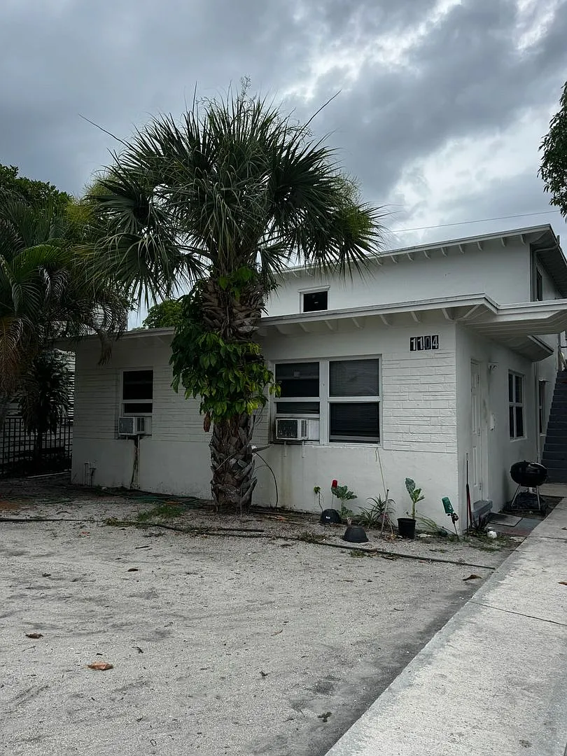 1104 State St. — Photo 1