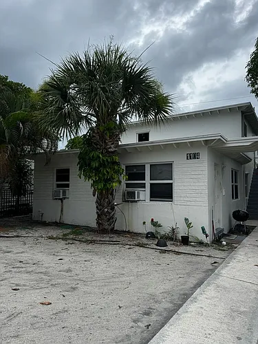 1104 State St Photo 1