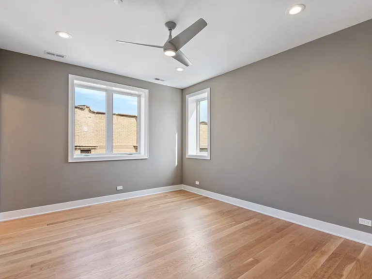 4861 N Hermitage Ave — Photo 15