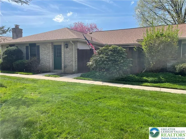 2865 Springhaven Pl, Macungie, PA 18062