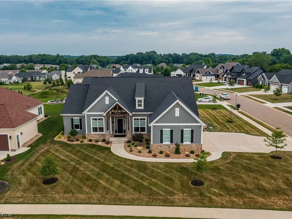 920 Dunway Ave NE, North Canton, OH 44720