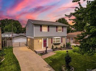 15971 Dugan St, Roseville, MI 48066