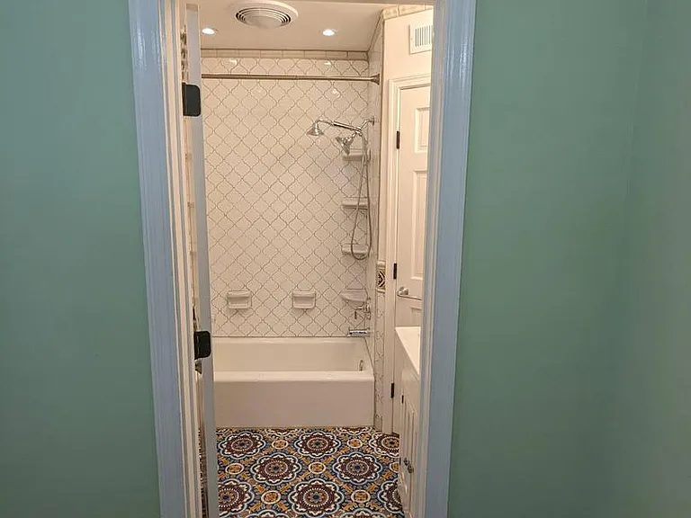 4910 Crescent St — Photo 16