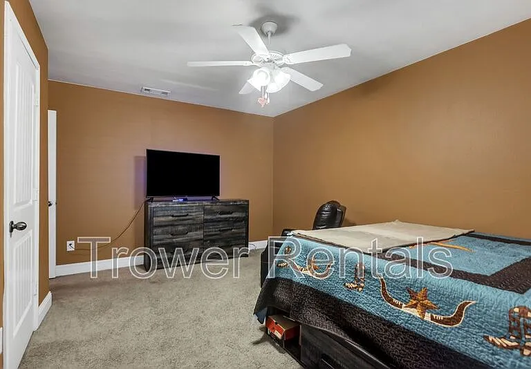 9915 Rainbow Dr — Photo 14