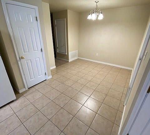 4th image of 116 Surrey Ln APT 100A