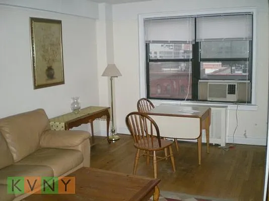 Rented by KVNY Soho | media 7