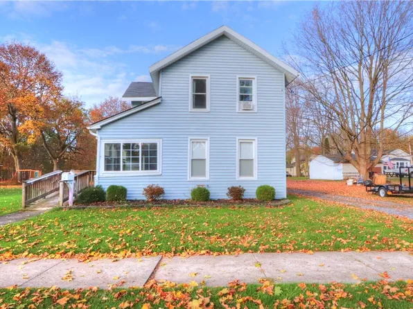17 Walnut St, Phelps, NY 14532