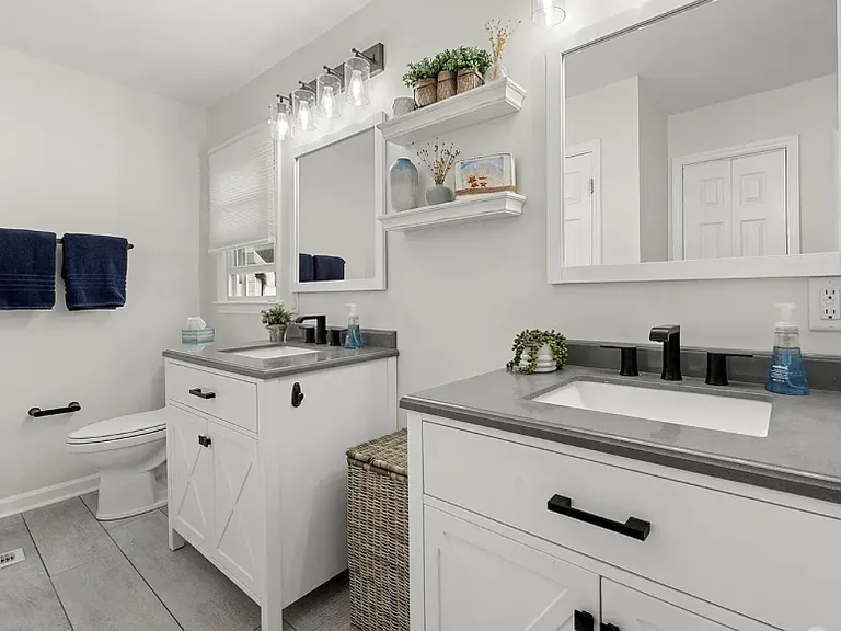 175 Woodstream Cir — Photo 2