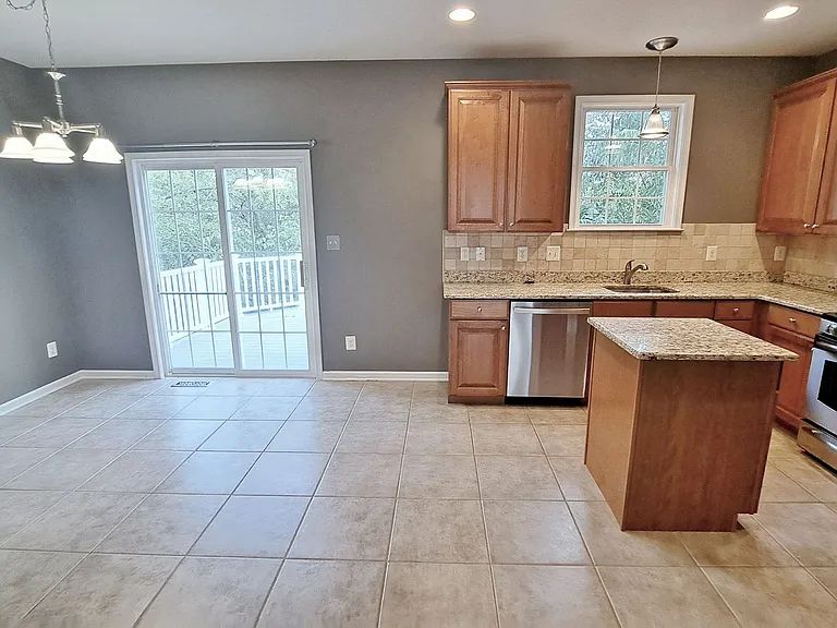253 N Front St — Photo 12