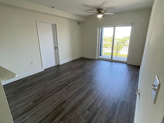 4th image of 1750 NW 7th St Floor 1007