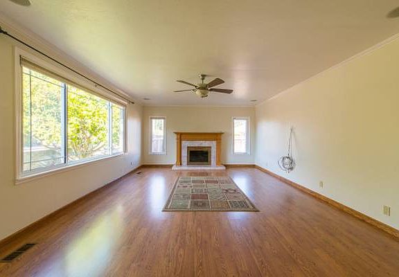 3rd image of 1011 Woodland Ave