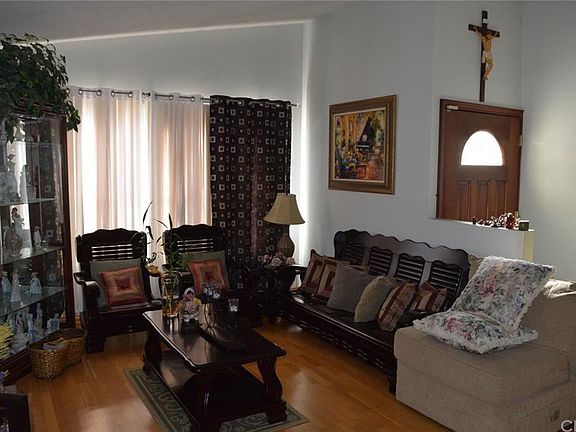 2nd image of 2101 Evangelina St