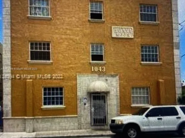 1043 NW 2nd St APT 18, Miami, FL 33128