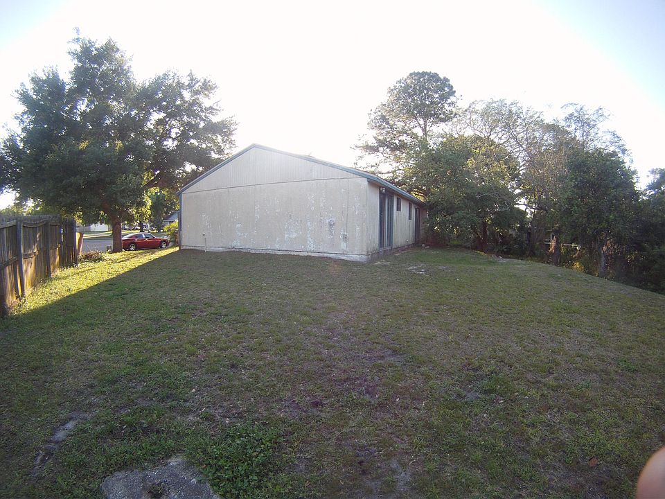 2nd image of 204 Sandwater Ln