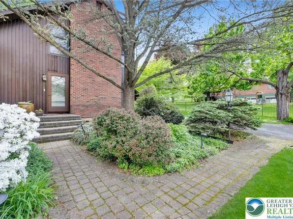 426 Moravian St, Nazareth, PA 18064