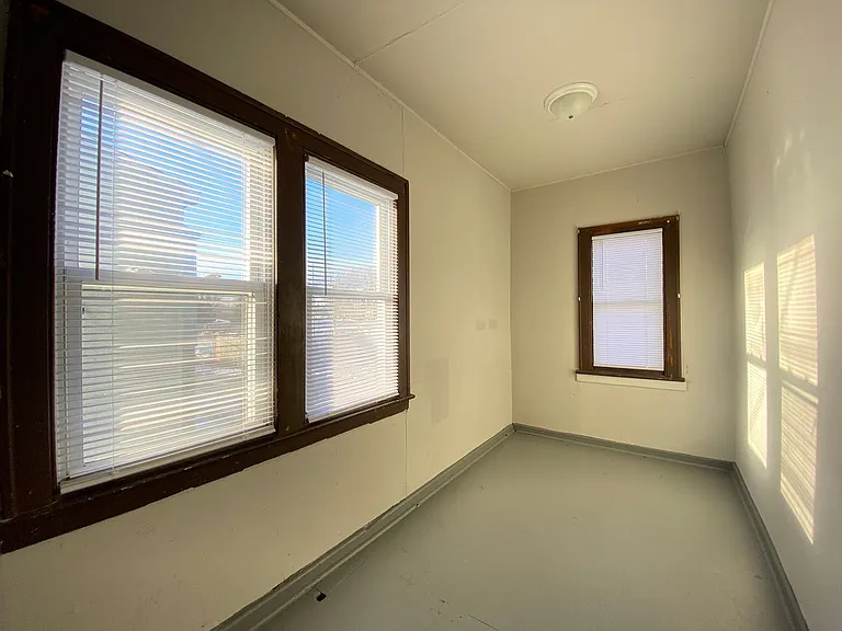 2240 White Oak Ave — Photo 10