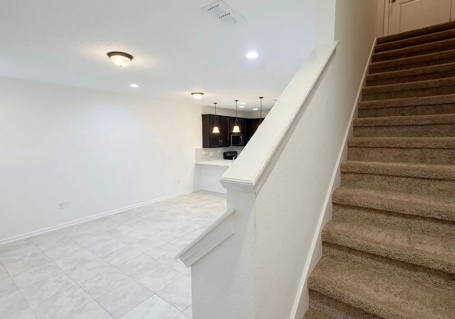 Luxury Townhome with Garage & Resort-Style Amenities in 32092 — Photo 3