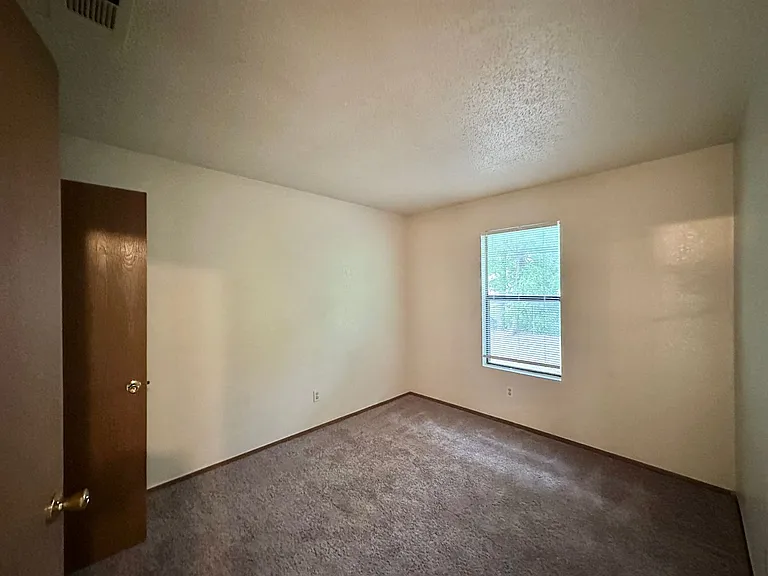 2707 Taft St — Photo 6