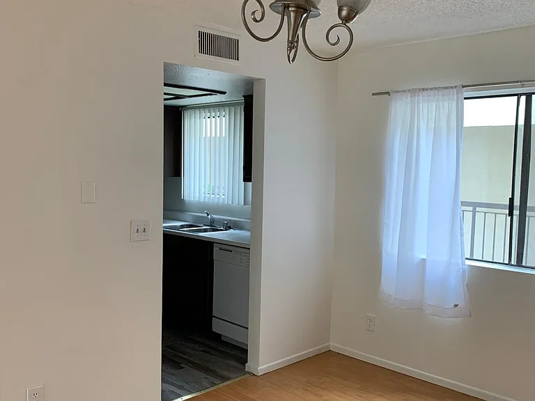 814 E Windsor Rd #107 — Photo 5