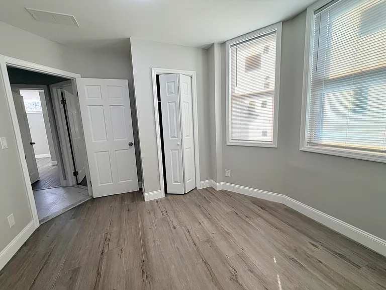 341 Grosvenor Ave #2 — Photo 11