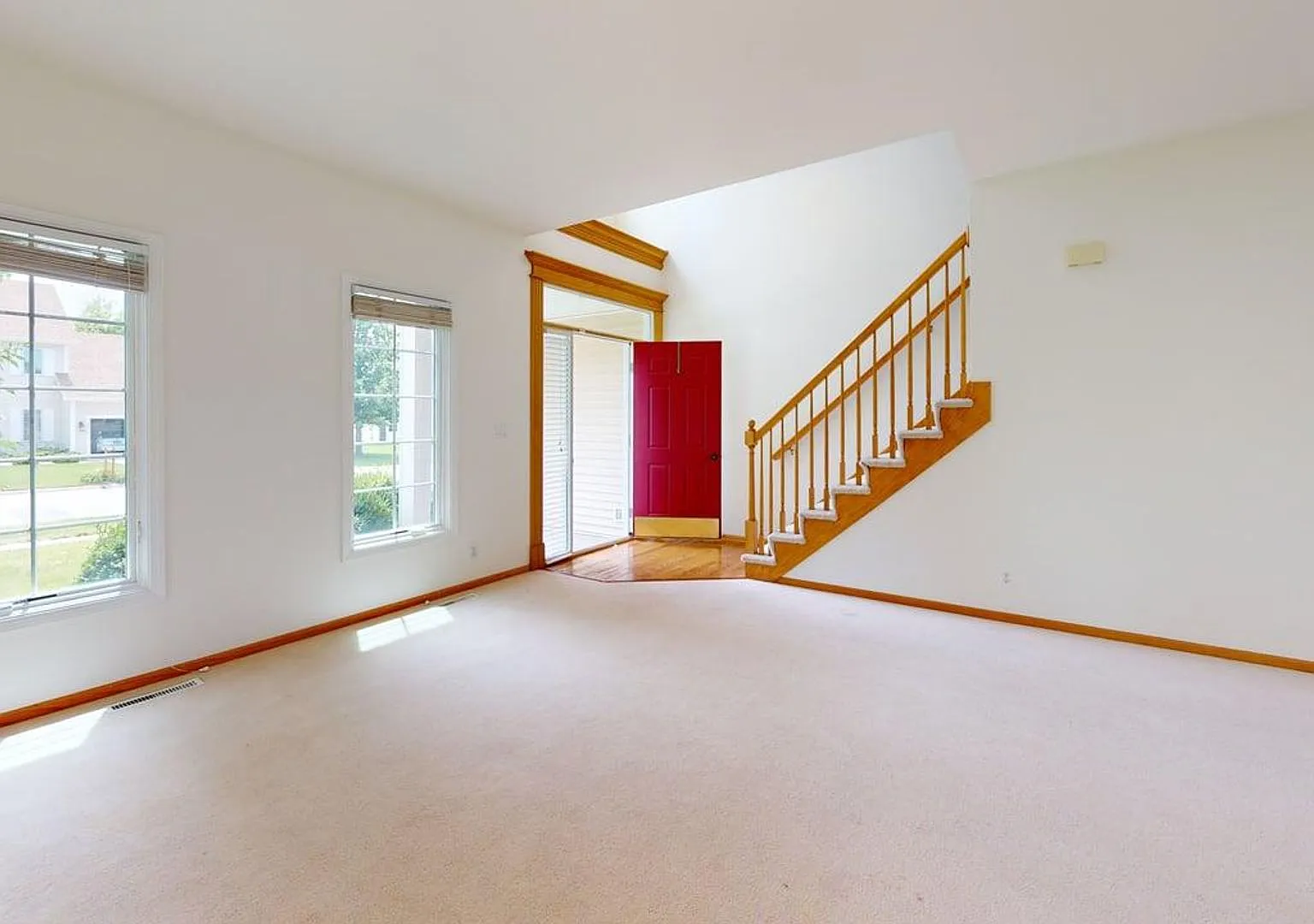 Executive Home in Ames — Photo 3