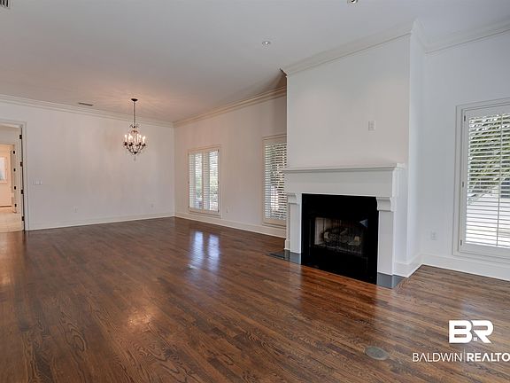 5th image of 305 Ann St