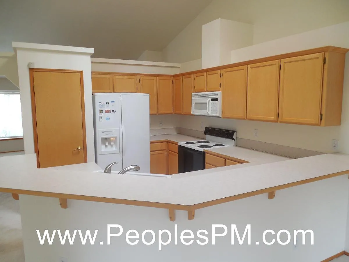 3 bed, 1560 sqft, $2,800 — Photo 2