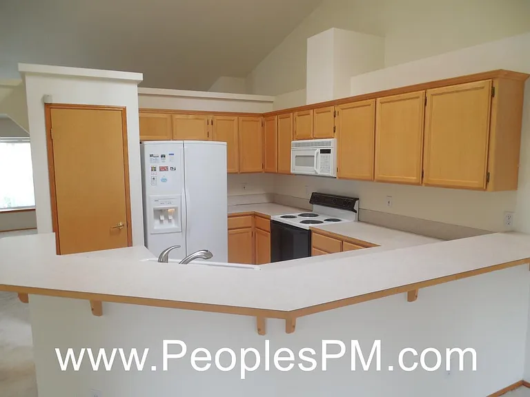25923 201st Ct SE — Photo 2