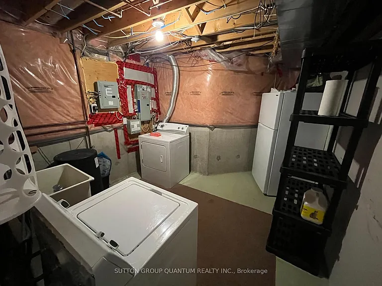 135 Mowat Cres — Photo 22