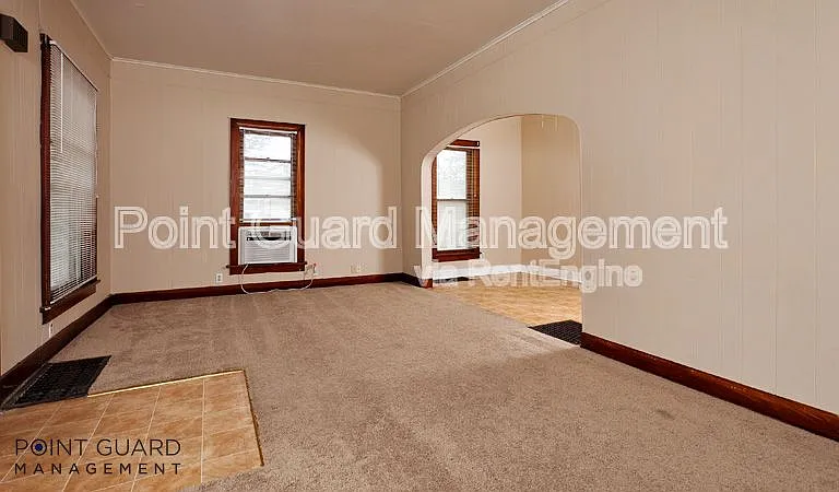 221 S Millwood Ave — Photo 2