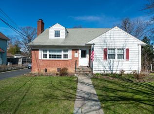 28 Maple Ave, Harrison, NY 10528