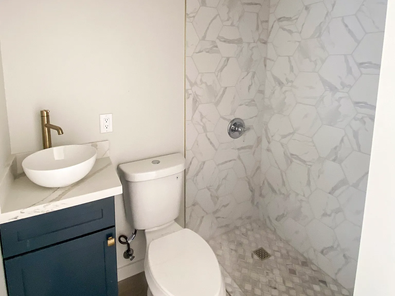 1 bed, 1.0 bath, 320 sqft, $1,139 — Photo 3