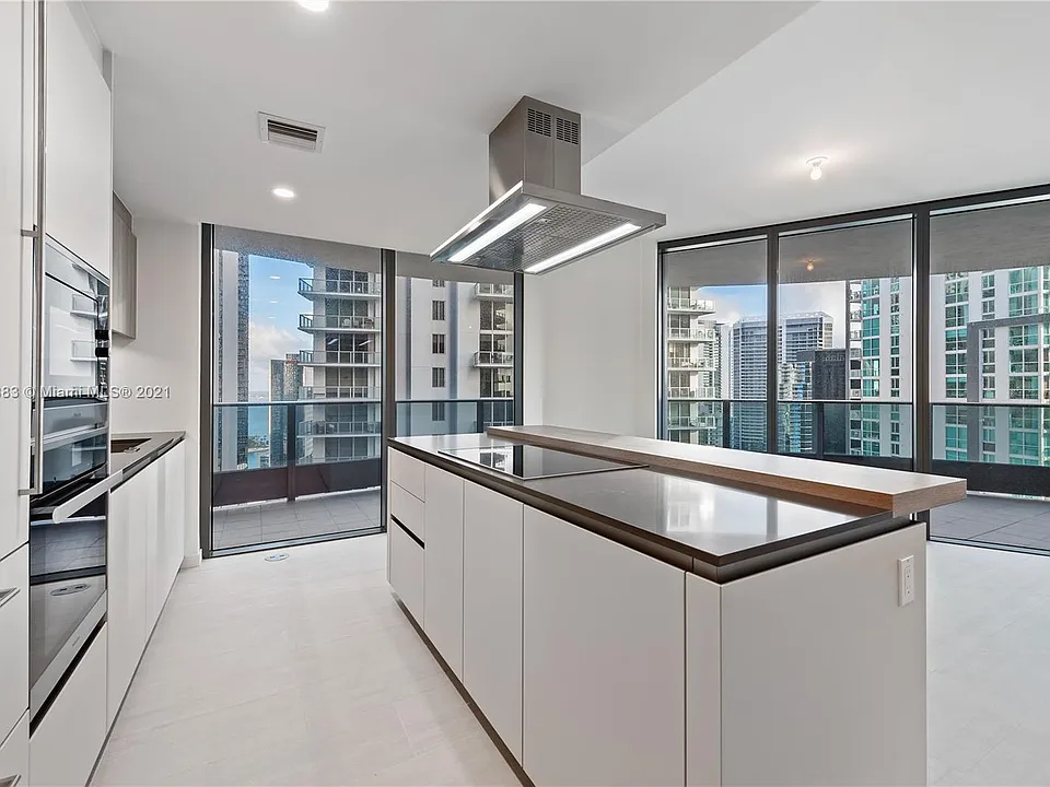Brickell Plz