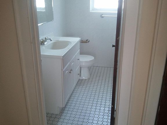 4th image of 2031 W Summerdale Ave