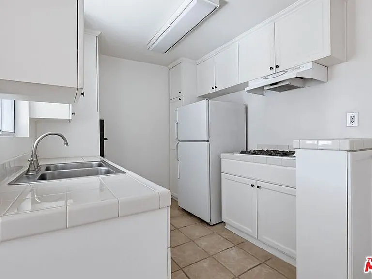 515 N Alfred St #206 — Photo 4