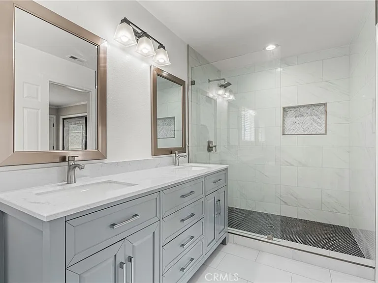 2110 Rockefeller Ln #2 — Photo 28