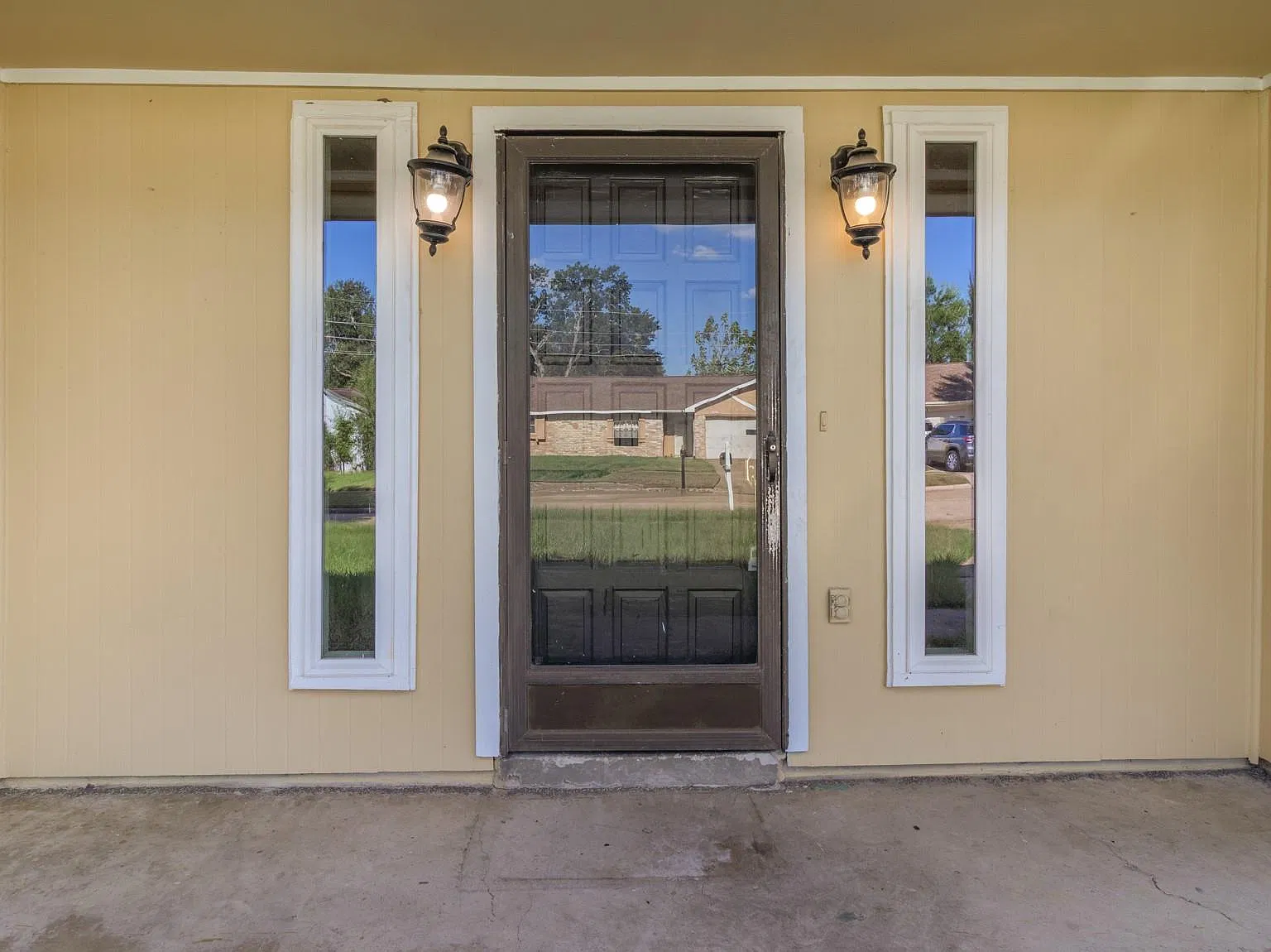 3 bed, 2.0 bath, 1367 sqft, $1,750 — Photo 2