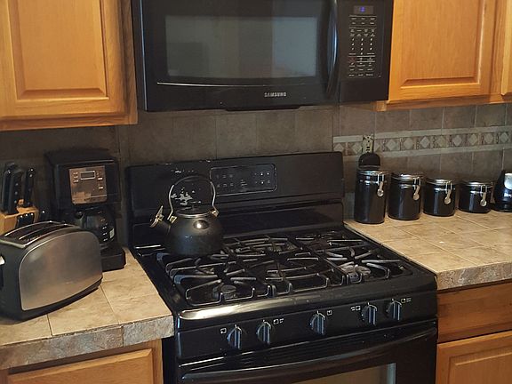 4th image of 8 Mayer Dr