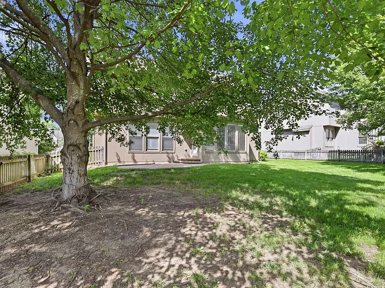 14117 Parkhill Ln — Photo 47