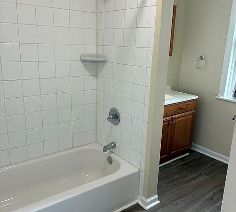 4th image of 108 E Main St APT 4