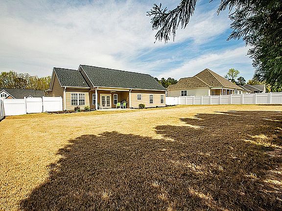 3rd image of 109 Folly Bend Dr