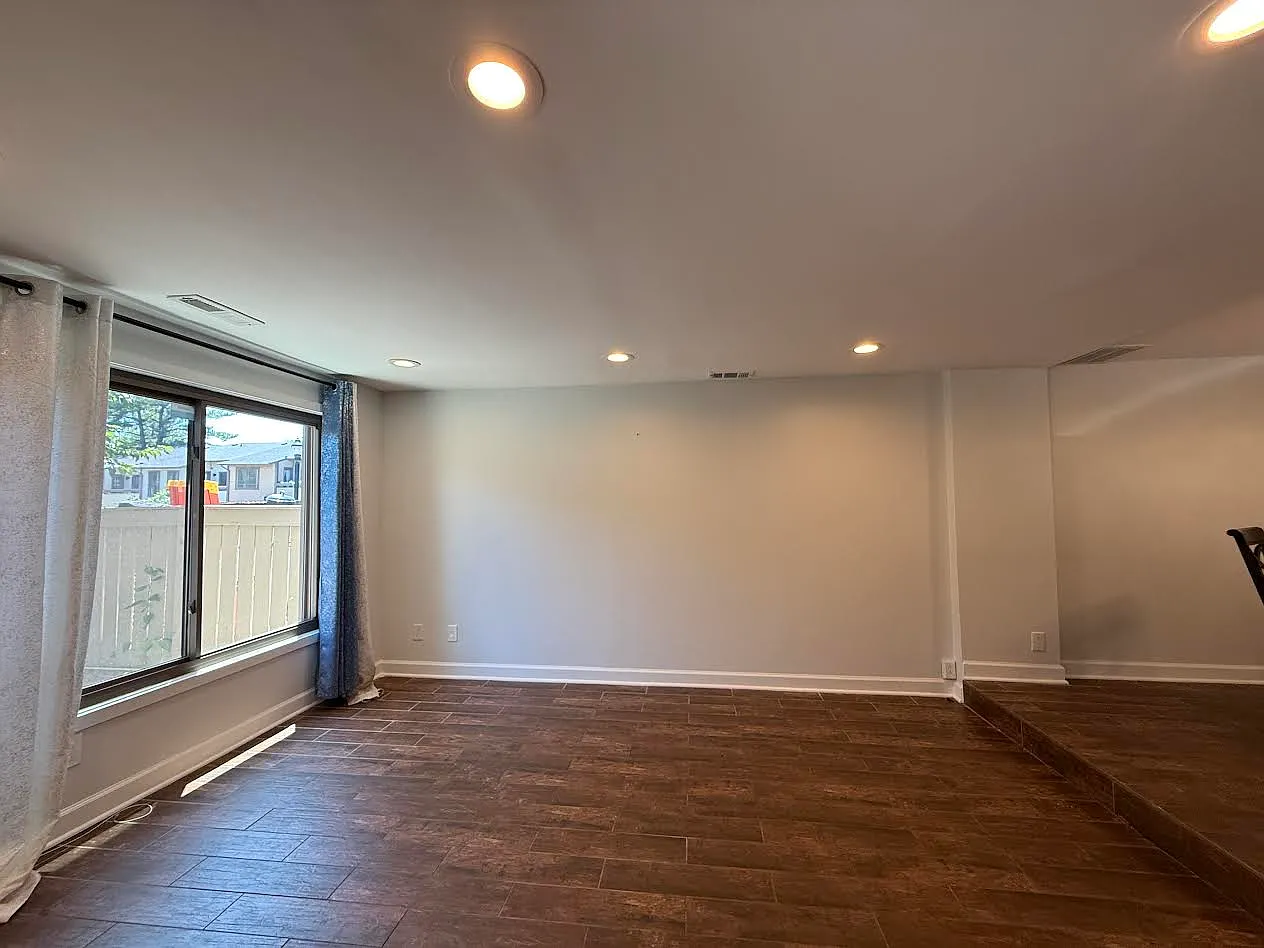3 bed, 1593 sqft, $2,700 — Photo 2