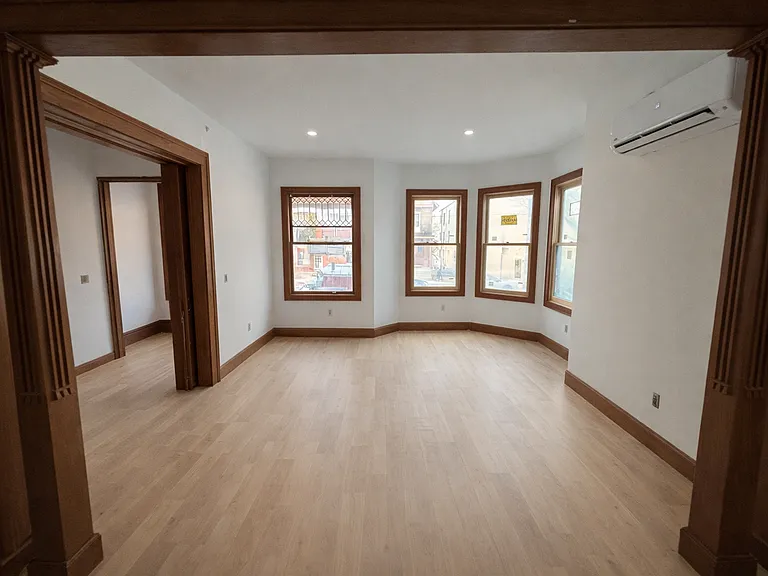 112 S Hancock St — Photo 3